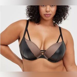 Torrid XO Plunge Push up Bra Faux Leather Fishnet 40D Black Strappy